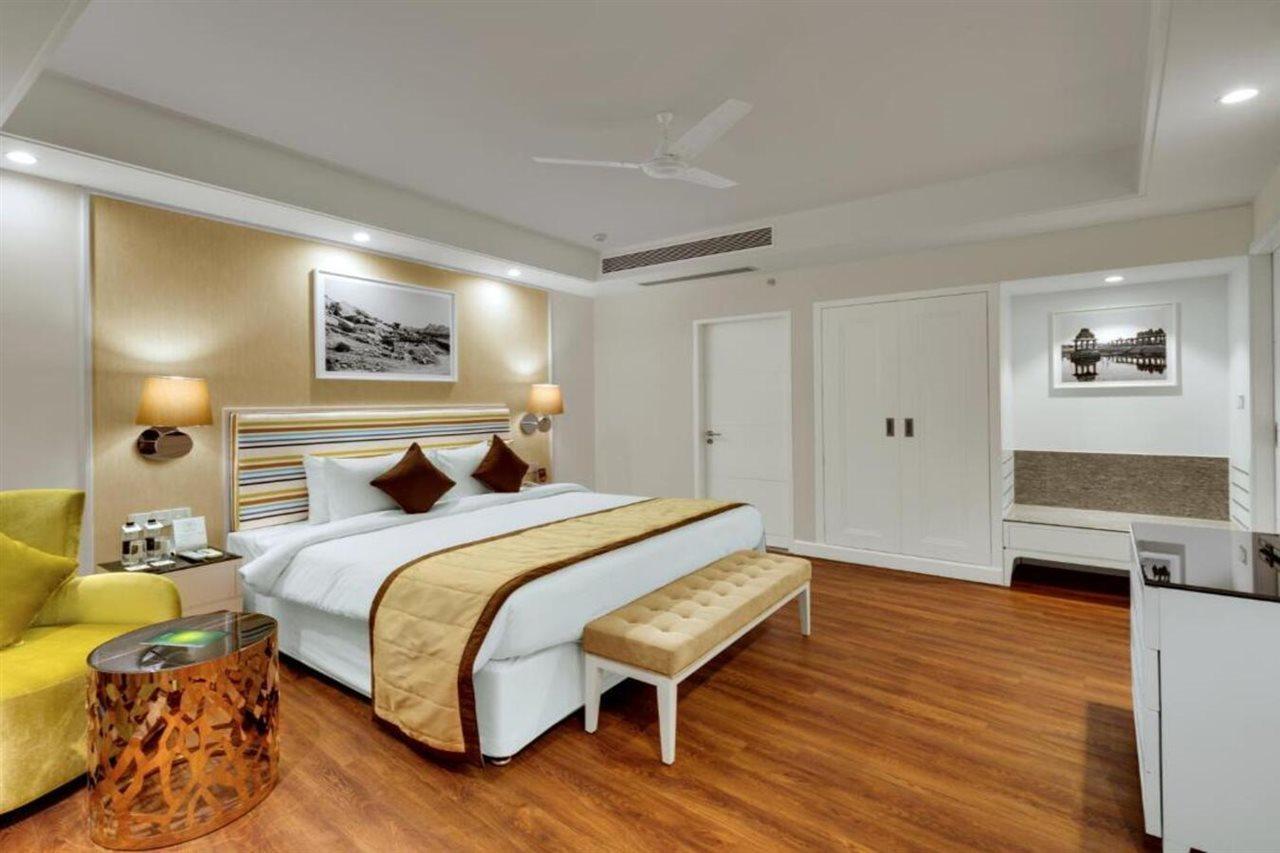 Amanora The Fern Hotels & Club Mundhva Extérieur photo
